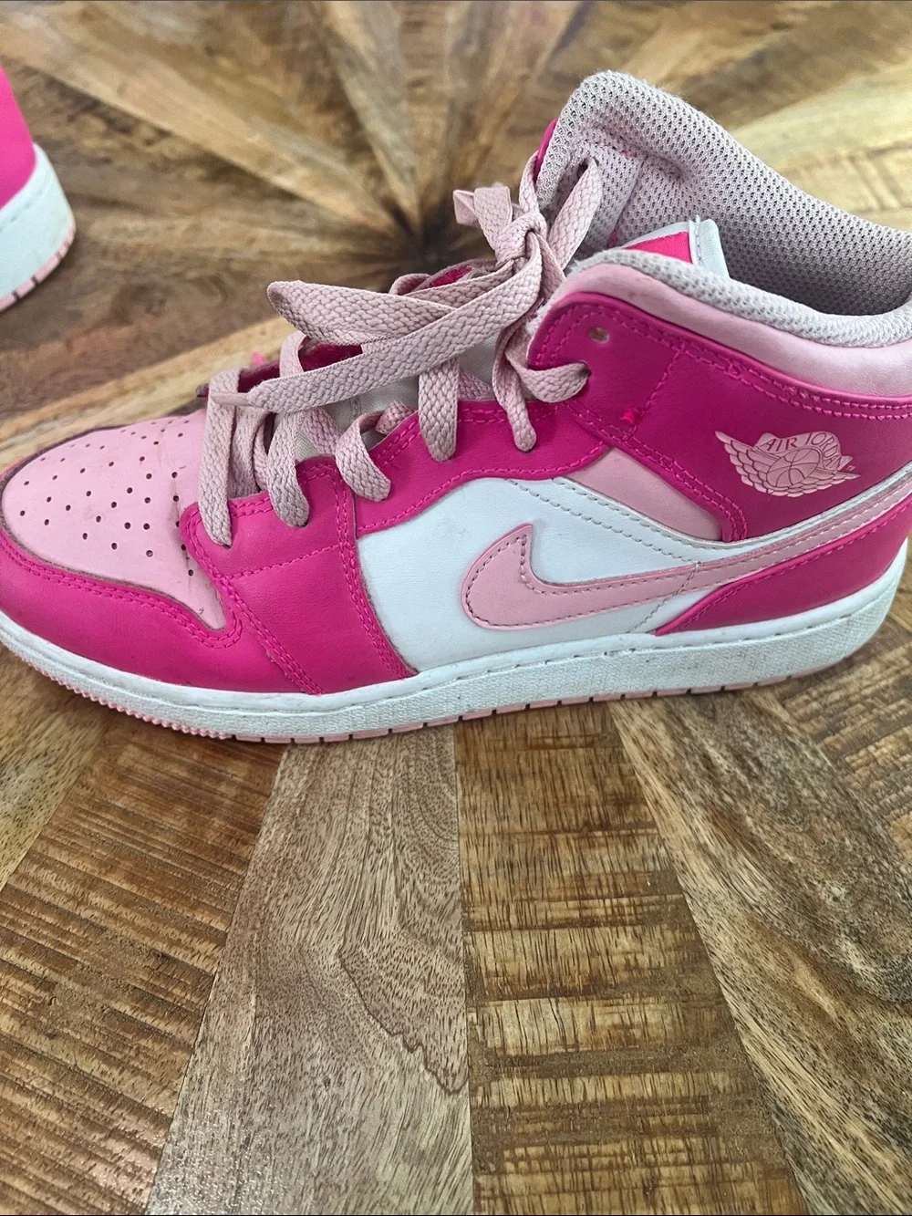 Nike Girls' Pink and Light Pink Low-Top Sneakers